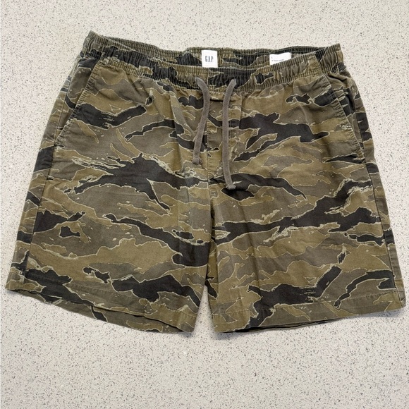 GAP Olive and Black Camouflage Shorts - Picture 1 of 1